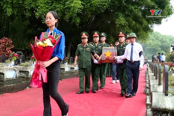 Truy điệu và an táng hài cốt liệt sĩ quân tình nguyện
và chuyên gia Việt Nam hy sinh tại Lào