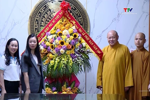 Hội Liên hiệp phụ nữ Việt Nam chúc mừng Ban trị sự Giáo hội Phật giáo Việt Nam tỉnh Thanh Hóa