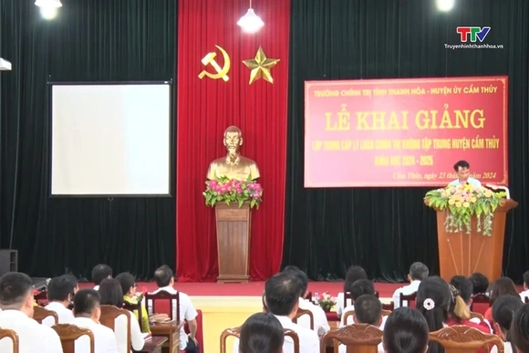 Khai giảng lớp Trung cấp lý luận chính trị – Hệ không tập trung tại Cẩm Thủy