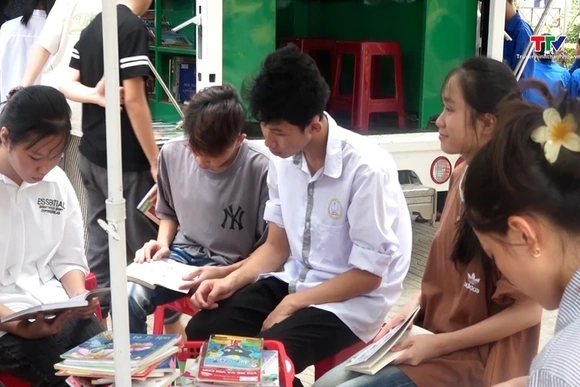 Hưởng ứng ngày sách với chủ đề "Sách hay cần bạn đọc"