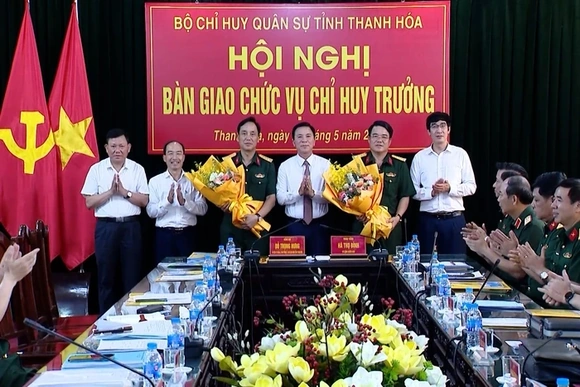 Bàn giao chức vụ Chỉ huy trưởng Bộ Chỉ huy Quân sự tỉnh Thanh Hóa