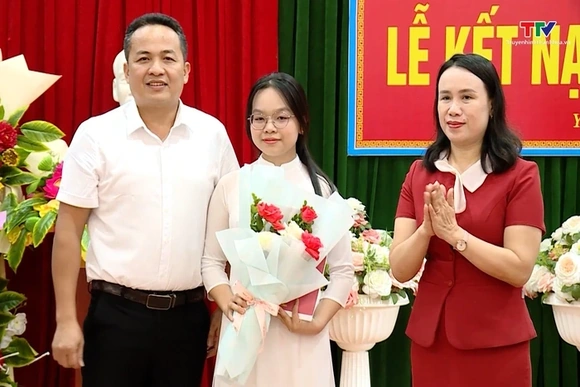 Huyện Yên Định, tỉnh Thanh Hóa kết nạp mới 157 đảng viên là học sinh THPT
