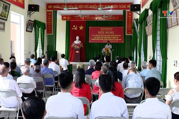 Bí thư Tỉnh ủy Đỗ Trọng Hưng dự hội nghị lấy ý kiến cử tri
