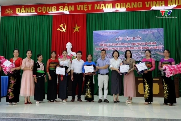 Tập huấn các hoạt động văn hóa nghệ thuật cho các học viên và nghệ nhân dân gian huyện Mường Lát