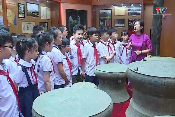 Xây dựng và phát triển con người xứ Thanh, đáp ứng yêu cầu phát triển bền vững đất nước
