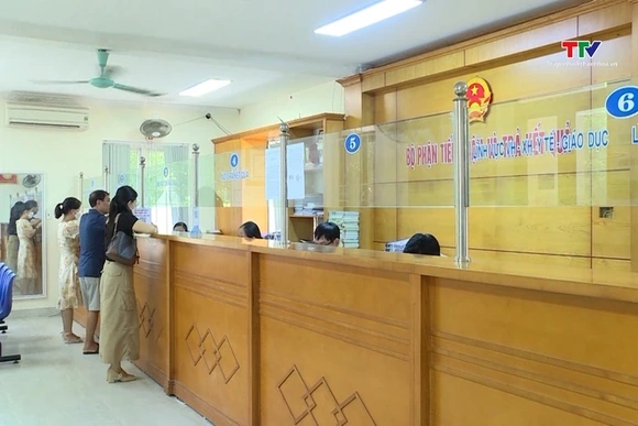 Xây dựng nền hành chính vì Nhân dân phục vụ