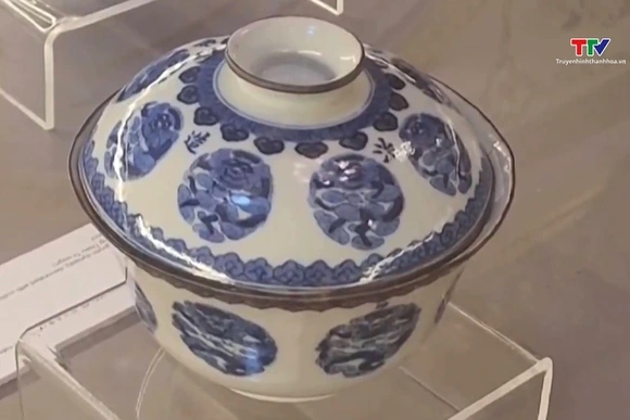 Gần 150 cổ vật Triều Nguyễn hội tụ tại Huế