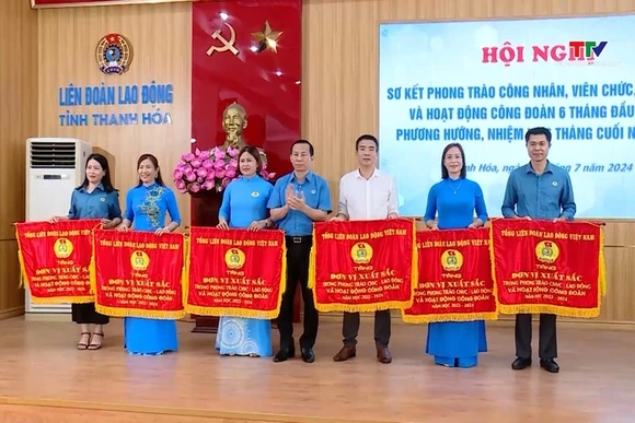 Sơ kết phong trào công nhân viên chức lao động  và hoạt động công đoàn