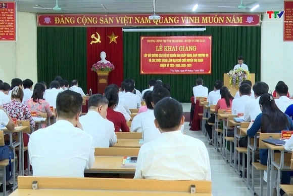 Thọ Xuân khai giảng lớp bồi dưỡng cán bộ nguồn
