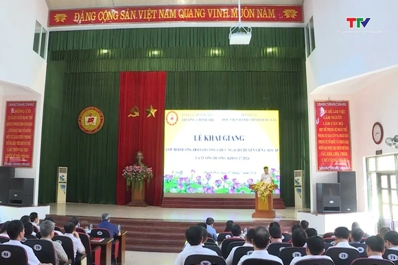Khai giảng lớp Bồi dưỡng ngạch chuyên viên cao cấp và tương đương