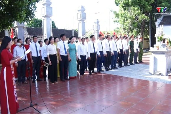 Huyện Thiệu Hoá dâng hoa, dâng hương tại Khu di tích lịch sử cách mạng Nhà thờ họ Vương