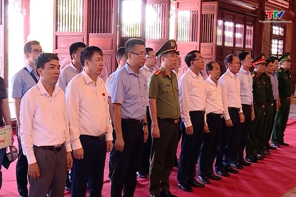 Lãnh đạo thành phố Hải Phòng dâng hương tưởng niệm