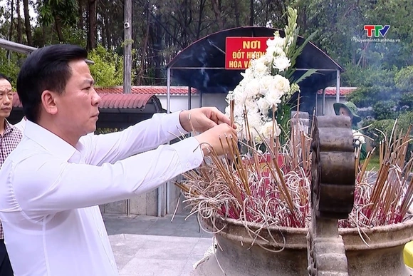 Bí thư Tỉnh uỷ dâng hương tại Khu di tích lịch sử Ngã ba Đồng Lộc