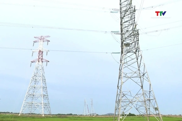 Chạy đua kéo dây trên công trường dự án Đường dây 500 kV mạch 3
