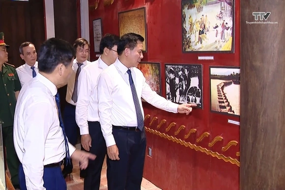 Lãnh đạo tỉnh dâng hương nhân kỷ niệm 94 năm ngày thành lập Đảng bộ tỉnh