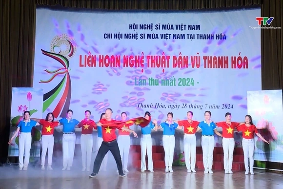 Sôi động liên hoan nghệ thuật dân vũ