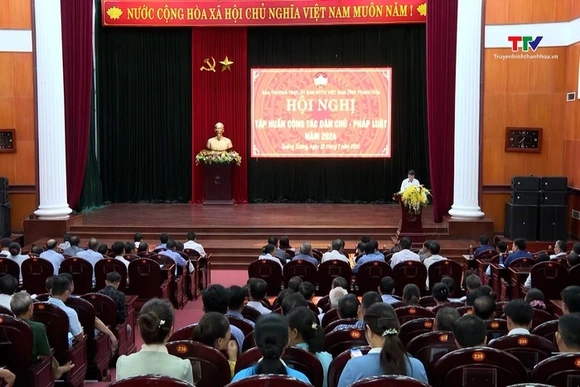Tập huấn nghiệp vụ công tác dân chủ, pháp luật cho cán bộ mặt trận cơ sở huyện Quảng Xương