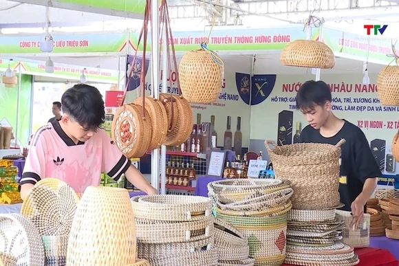 Hơn 100 nghìn lượt người thăm quan mua sắm tại Chợ OCOP và ẩm thực xứ Thanh