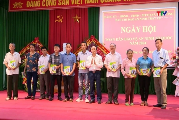 Phó Chủ tịch Thường trực HĐND tỉnh dự “Ngày hội toàn dân bảo vệ an ninh Tổ quốc” tại Bá Thước