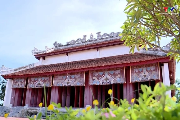 Kinh thành Huế thu nhỏ giữa lòng xứ Thanh