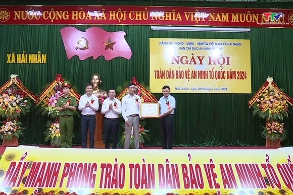 Phó Chủ tịch Thường trực UBND tỉnh Nguyễn Văn Thi dự "Ngày hội Toàn dân bảo vệ an ninh Tổ q