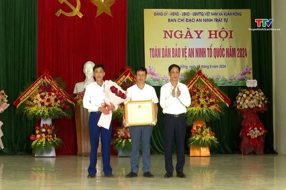Phó Trưởng đoàn Đại biểu Quốc hội tỉnh Thanh Hóa Mai Văn Hải dự ngày hội “Toàn dân bảo vệ an ninh Tổ