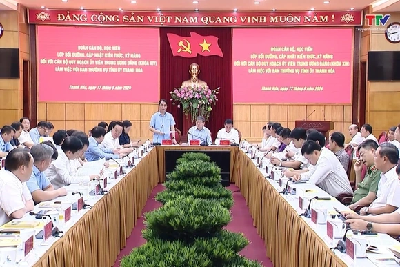 Lớp bồi dưỡng cán bộ quy hoạch  khảo sát thực tế tại Thanh Hóa