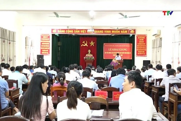 Hoằng Hoá: Khai giảng lớp bồi dưỡng cán bộ dự nguồn quy hoạch BCH Đảng bộ