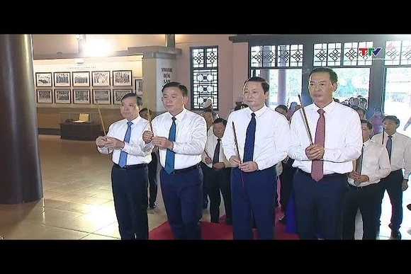 Lãnh đạo tỉnh Thanh Hoá dâng hương
