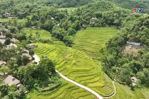 Bản Bút làm du lịch