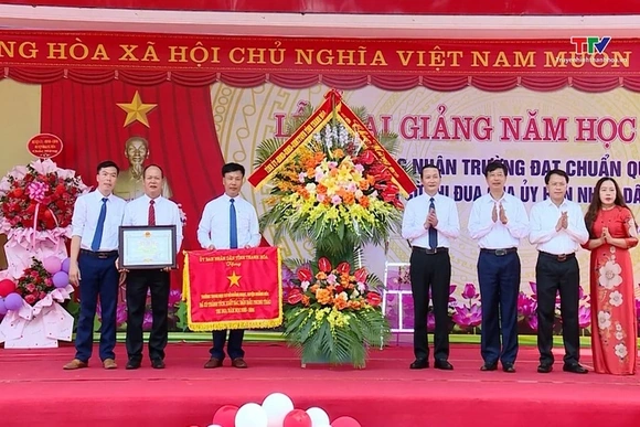 Chủ tịch UBND tỉnh dự khai giảng tại Hoằng Ngọc, Hoằng Hoá