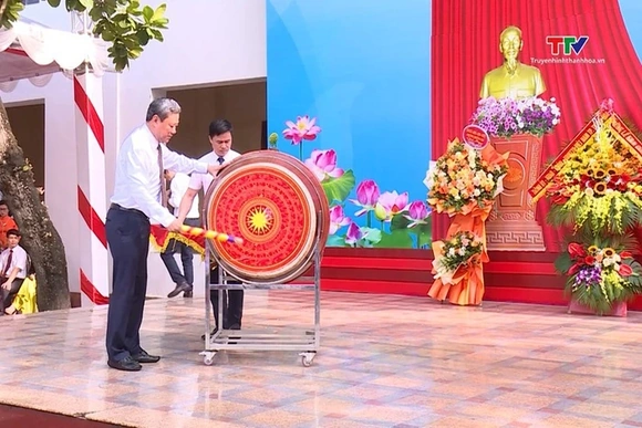 Uỷ viên Ban Thường vụ Tỉnh ủy, Bí thư Thành ủy thành phố Thanh Hoá Lê Anh Xuân dự lễ khai giải năm h