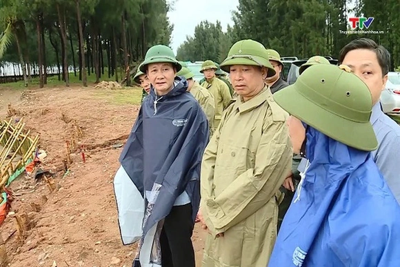 Chủ tịch UBND tỉnh kiểm tra công tác ứng phó với bão số 3 tại huyện Hoằng Hóa và thành phố Sầm Sơn