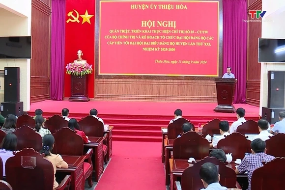 Huyện uỷ Cẩm Tú - Xuân Trườngtriển khai thực hiện Chỉ thị số 35 của Bộ Chính trị