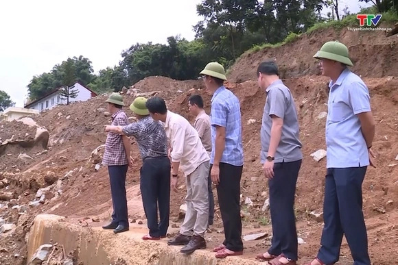 Phó Chủ tịch UBND tỉnh Lê Đức Giang kiểm tra và chỉ đạo khắc phục hậu quả bão số 3