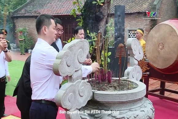 Thành phố Thanh Hoá dâng hương tại Thái miếu nhà Hậu Lê và Tượng đài Anh hùng dân tộc Lê Lợi