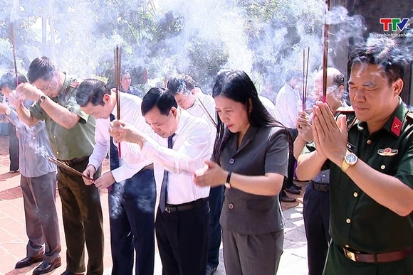 Dâng hương tưởng niệm Vua Lê Thái Tổ và Trung túc Vương Lê Lai