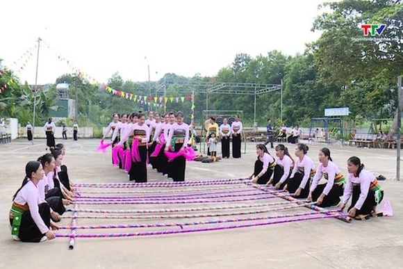 Hội làng trên đất Mường Đủ