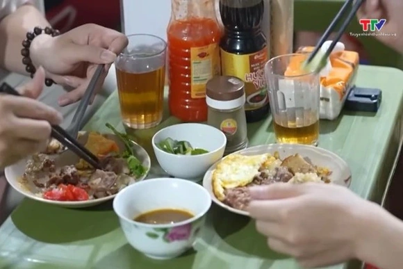 Hà Nội là 