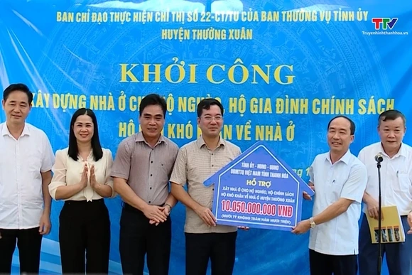 Phó Chủ tịch Thường trực HĐND tỉnh Lê Tiến Lam dự Lễ khởi công xây dựng nhà ở