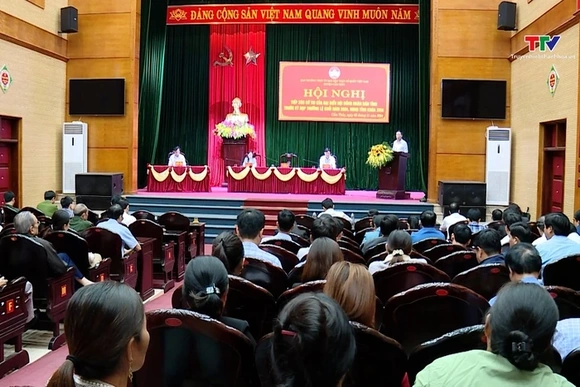 Đại biểu Hội đồng Nhân dân tỉnh tiếp xúc cử tri huyện Cẩm Thủy