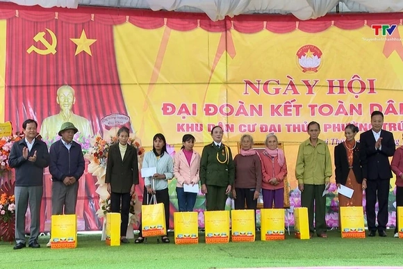 Phó Chủ tịch HĐND tỉnh Nguyễn Quang Hải dự Ngày hội Đại đoàn kết toàn dân tộc tại thị xã Nghi Sơn