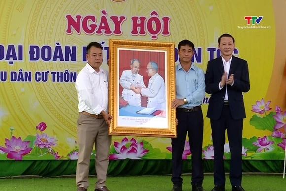 Chủ tịch Ủy ban Nhân dân tỉnh dự Ngày hội Đại đoàn kết tại huyện Như Thanh