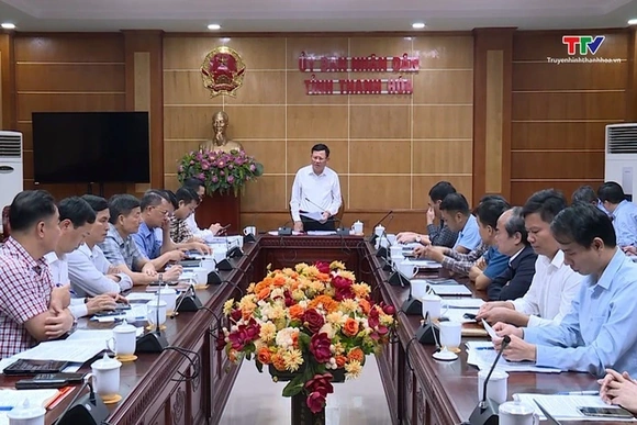 Ủy ban Nhân dân tỉnh xem xét các nội dung liên quan đến mức chi bồi thường hỗ trợ tái định cư và xác