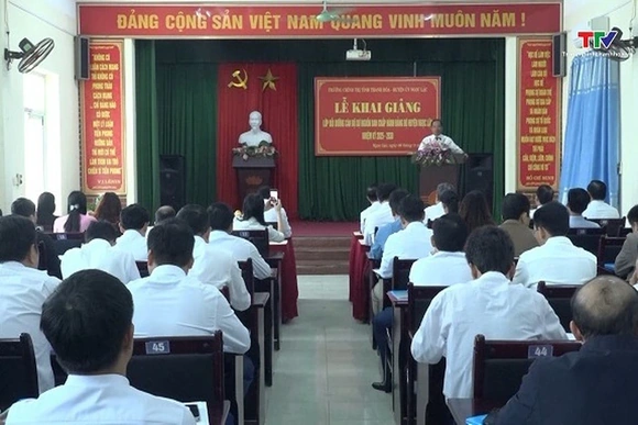 Khai giảng lớp bồi dưỡng cán bộ dự nguồn Ban Chấp hành Đảng bộ huyện Ngọc Lặc
