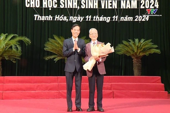 Kỷ niệm 42 năm Ngày Nhà giáo Việt Nam và trao học bổng của gia đình Giáo sư Lê Viết Ly