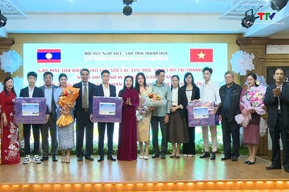 Gặp mặt các lưu học sinh Lào tại Thanh Hóa