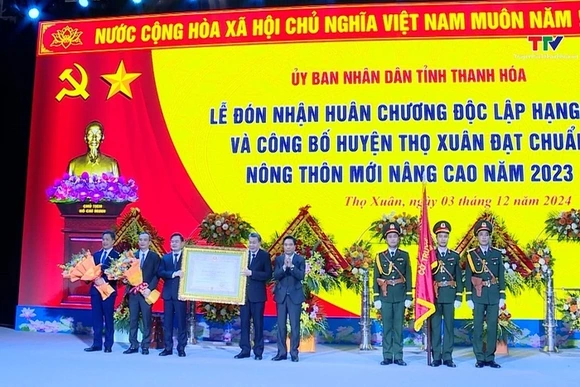 Huyện Thọ Xuân đón Huân chương Độc lập hạng Nhì và cống bố đạt chuẩn Nông thôn mới nâng cao