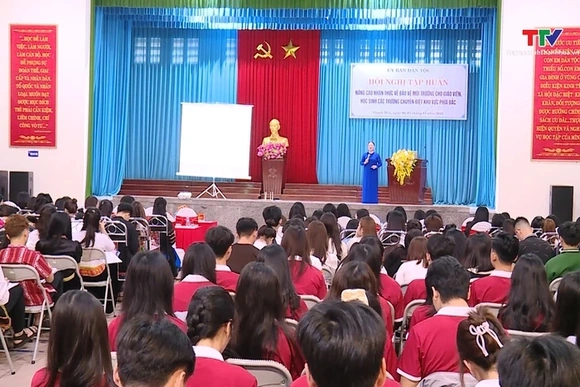 Nâng cao nhận thức về bảo vệ môi trường cho giáo viên, học sinh các trường chuyên biệt