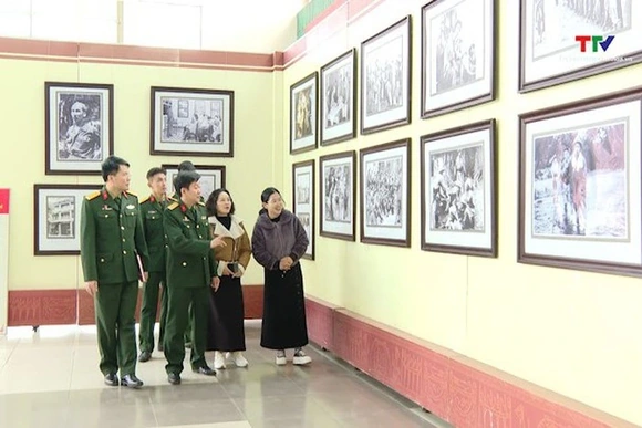 Triển lãm “Tự hào 80 năm truyền thống vẻ vang QĐND Việt Nam anh hùng”